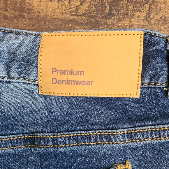 Medium Denim Shorts - Picture 4 of 6